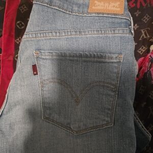 Levi's Women's Light Blue Capri Jeans